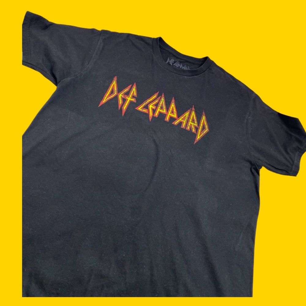 Def leopard t shirt.